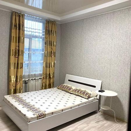 Apartment Room-Світло Цілодобово -Біля Вокзалу-Недалеко Від Центру Liov Exterior foto